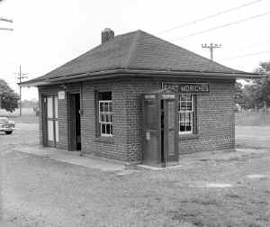 Station-East Moriches-View SE-06-20-55 (Faxon-Keller).jpg (116257 bytes)
